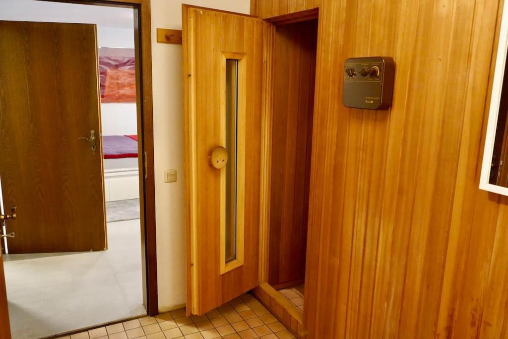Helle Kellerwohnung Im Gruenen Mit Sauna ケルン エクステリア 写真